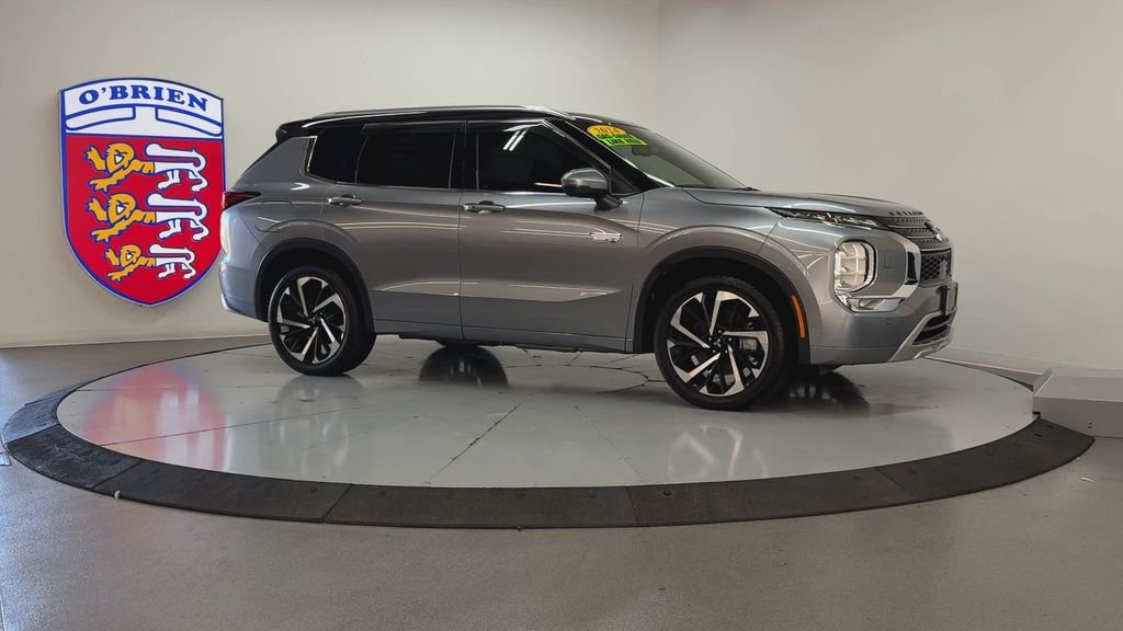 Used 2024  Mitsubishi SEL image 3