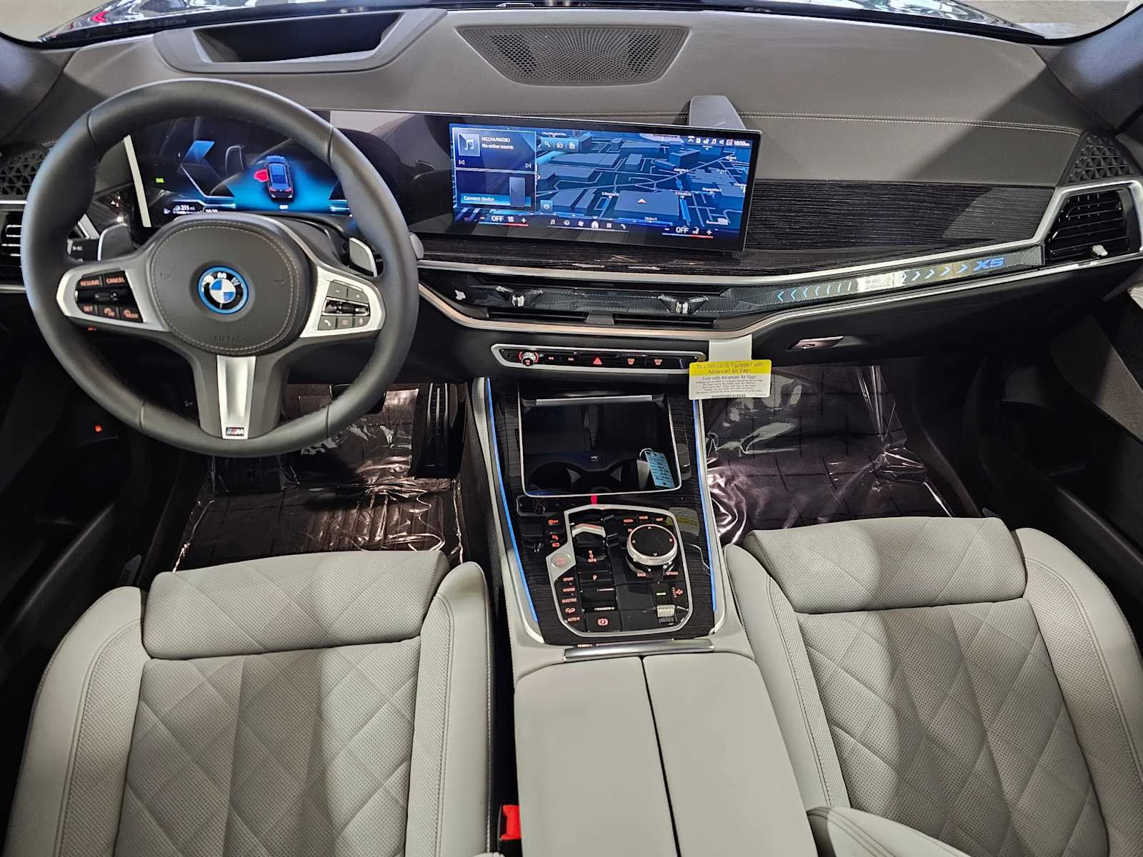 New 2026 Carbon Black Metallic BMW xDrive50e image 10