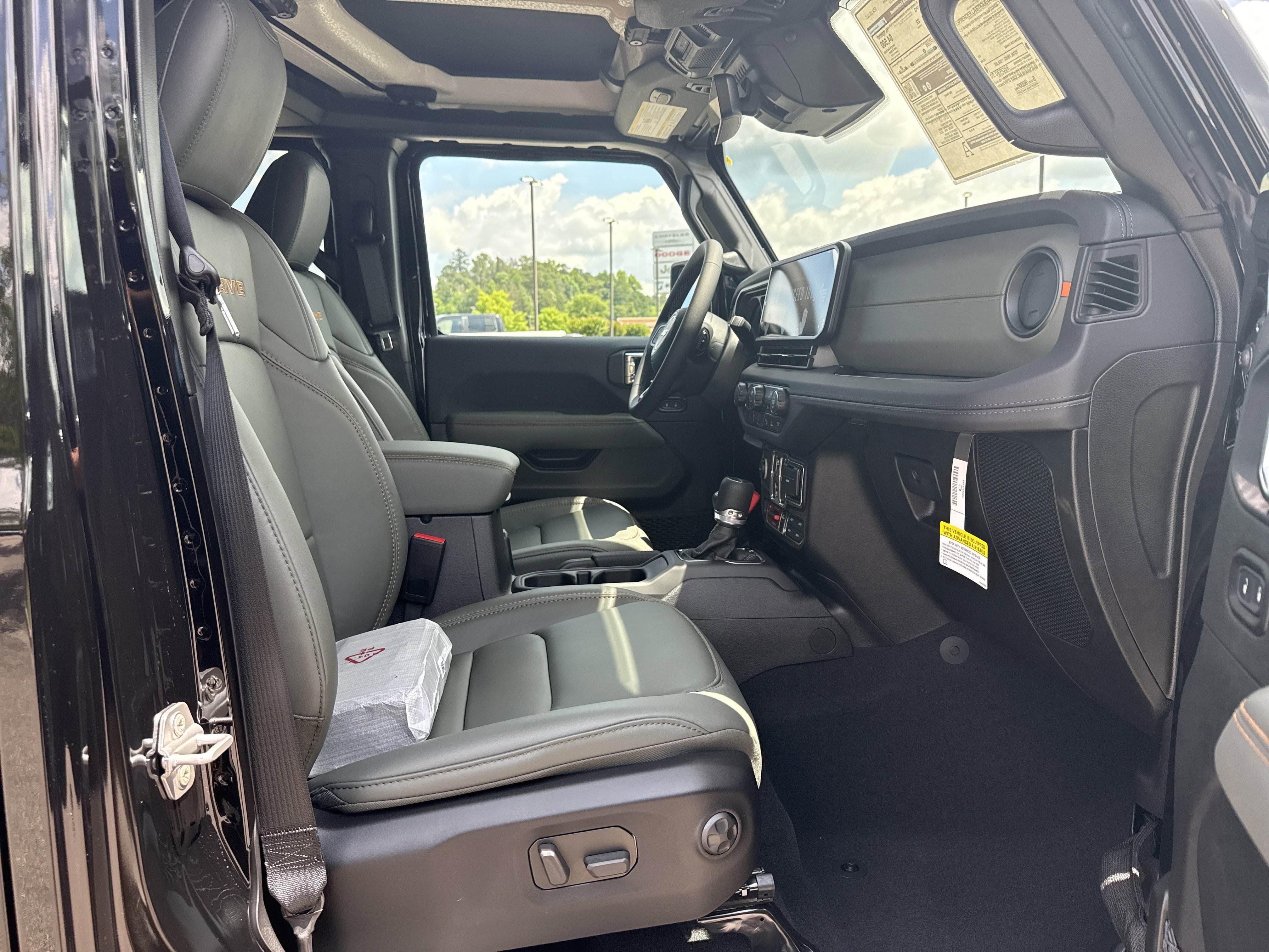 New 2026 Black Clear-Coat Exterior Paint Jeep Mojave X image 14