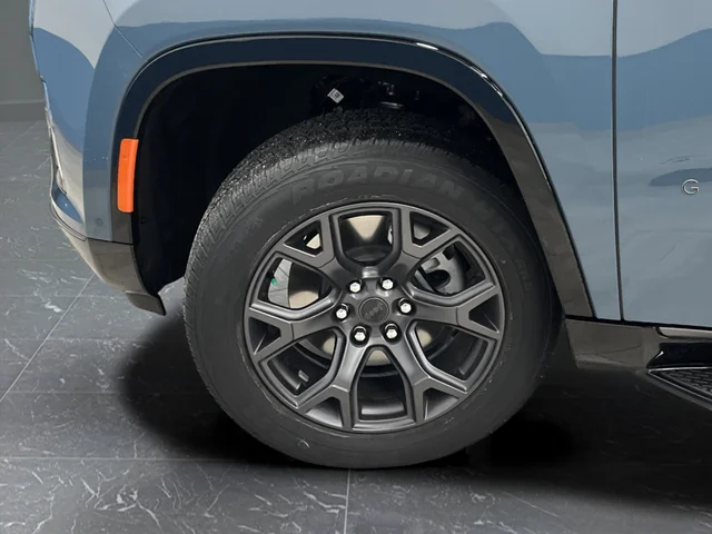 New 2026 Steel Blue Exterior Paint Jeep Limited Altitude image 39
