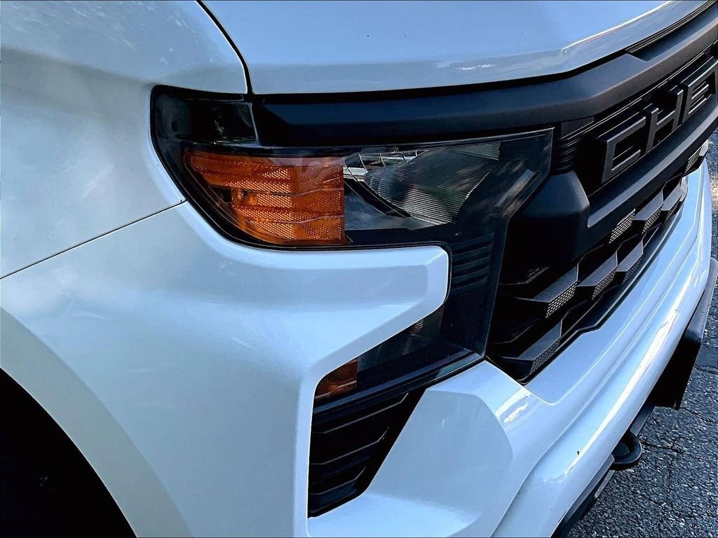 Used 2023 White Chevrolet Custom image 32