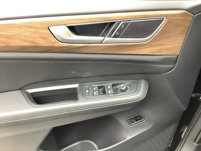 2025 Volkswagen Atlas SE w/Tech - Photo 27
