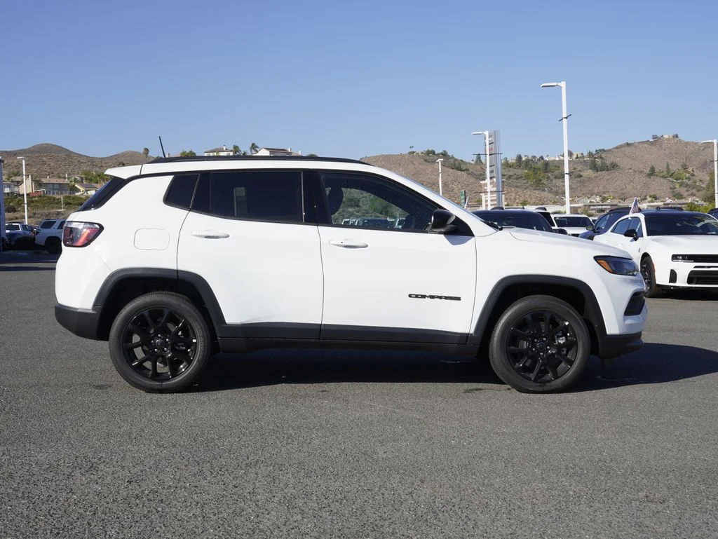 New 2026 Bright White Clearcoat Jeep Latitude image 3