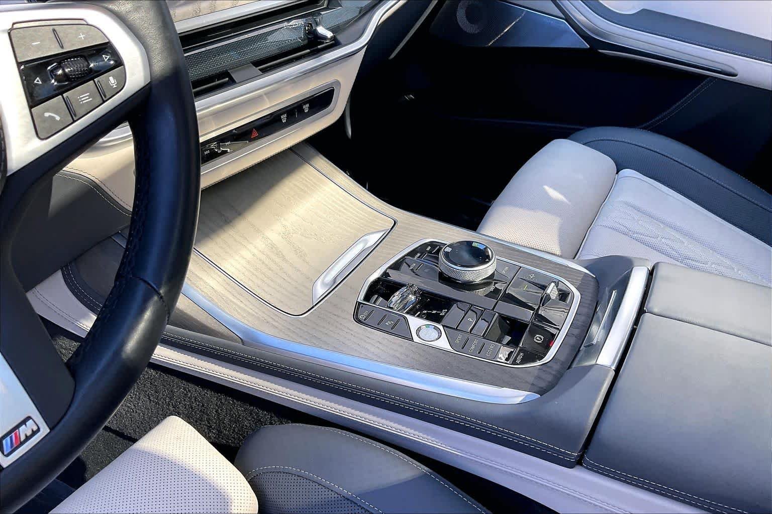 Used 2026 Santorini Blue BMW xDrive40i image 16