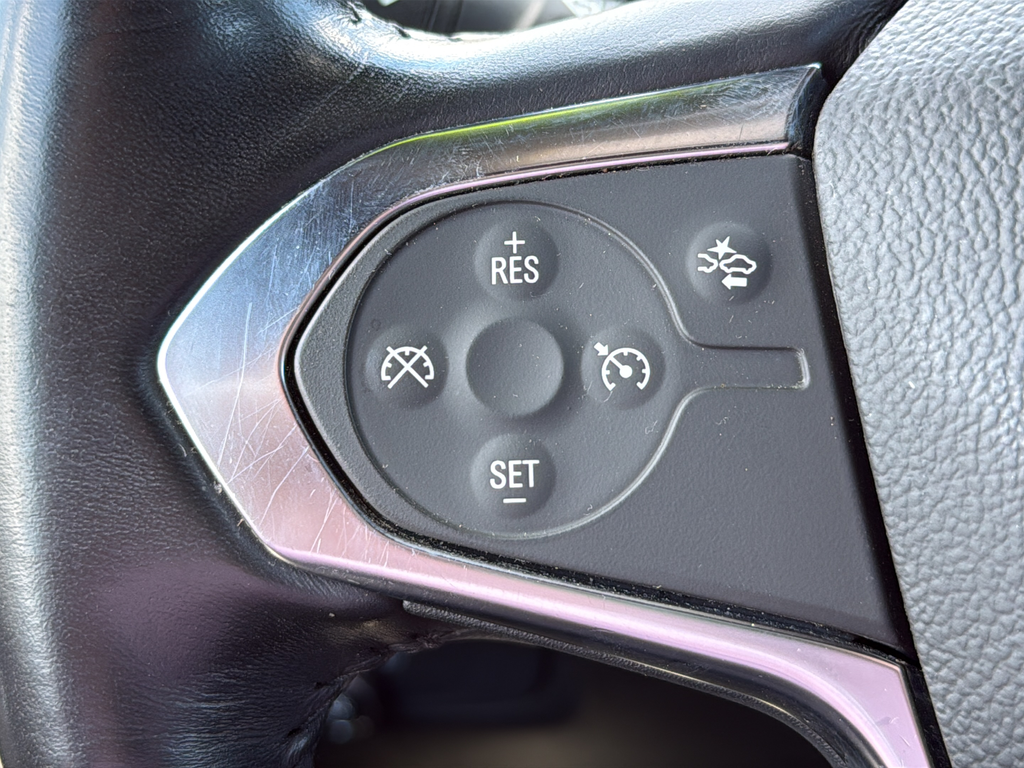 Used 2022 White Chevrolet LT image 14