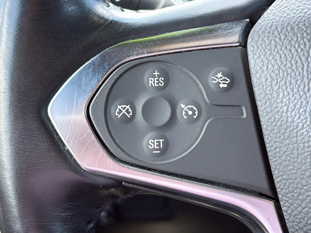Used 2022 White Chevrolet LT image 14