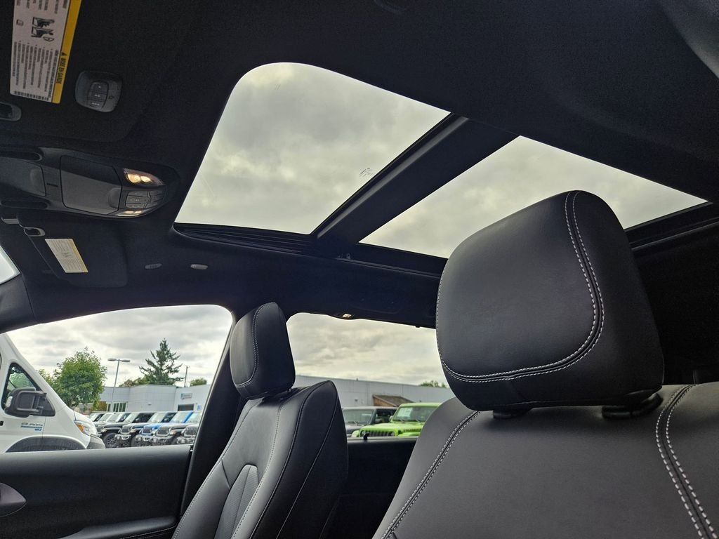 2026 Chrysler Pacifica Select - Photo 30