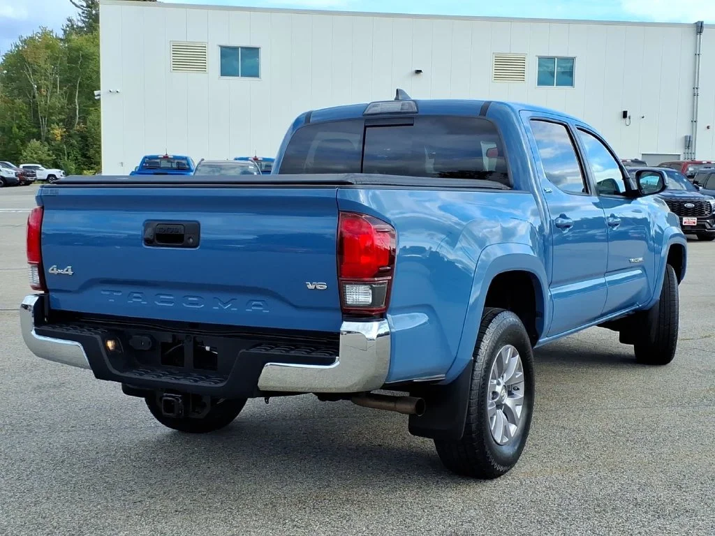 Used 2019 Blue Toyota SR5 image 3