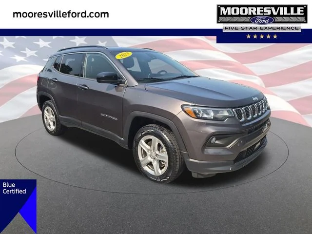 Used 2023 Gray Jeep Latitude image 1