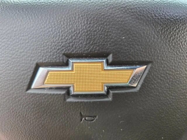 Used 2025 Summit White Chevrolet LT image 33