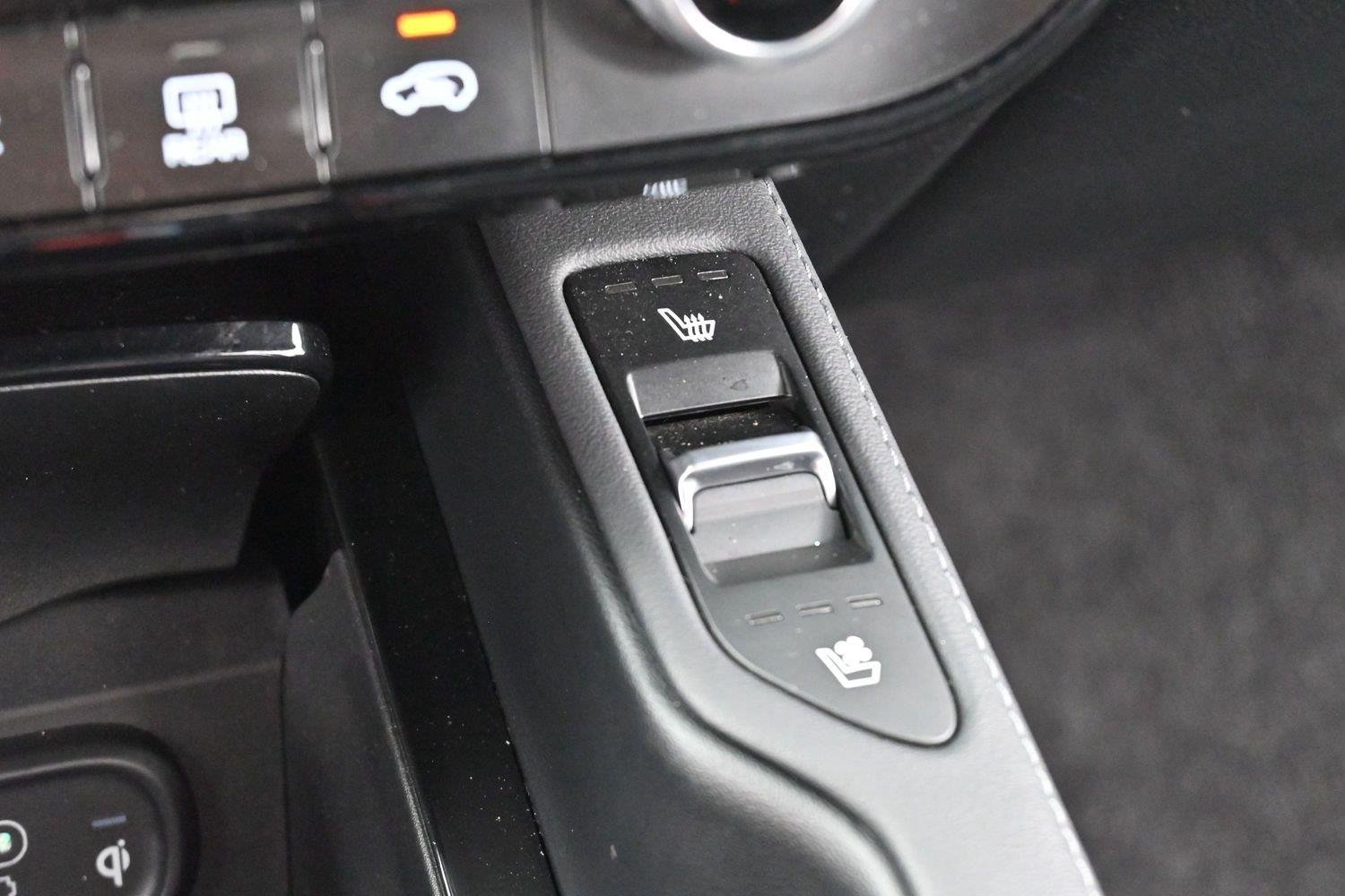 Used 2023 Glacial White Pearl Kia SX X-Line image 27
