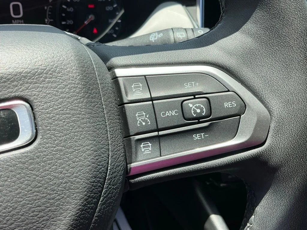 Used 2025 White Jeep Limited image 35