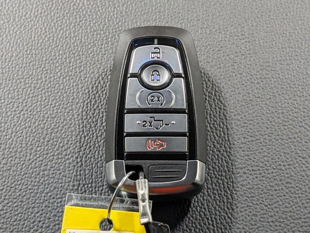 New 2026 Star White Metallic Tri-Coat Ford F-250® Lariat® image 74