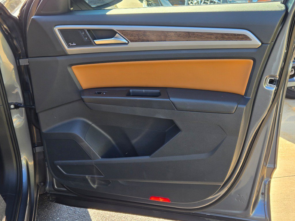 Used 2019 Platinum Gray Metallic Volkswagen SEL Premium image 4