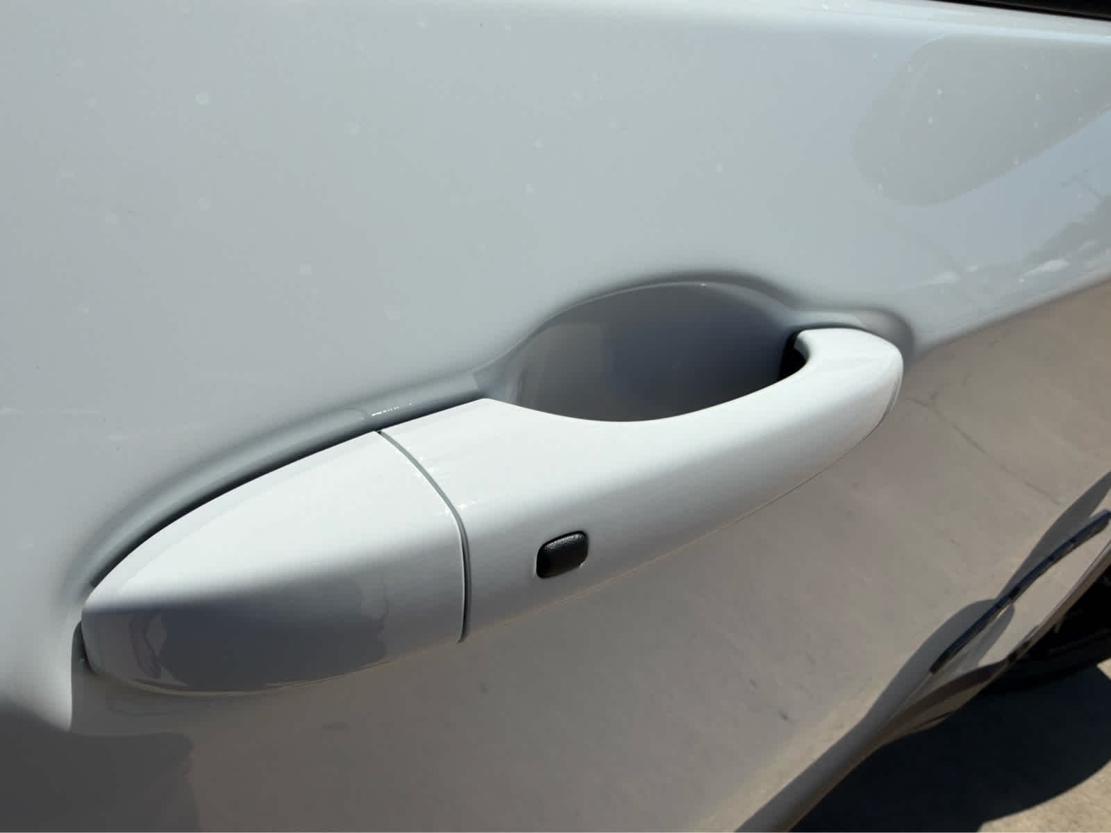 New 2026 Bright White Clearcoat Jeep Latitude Altitude image 28