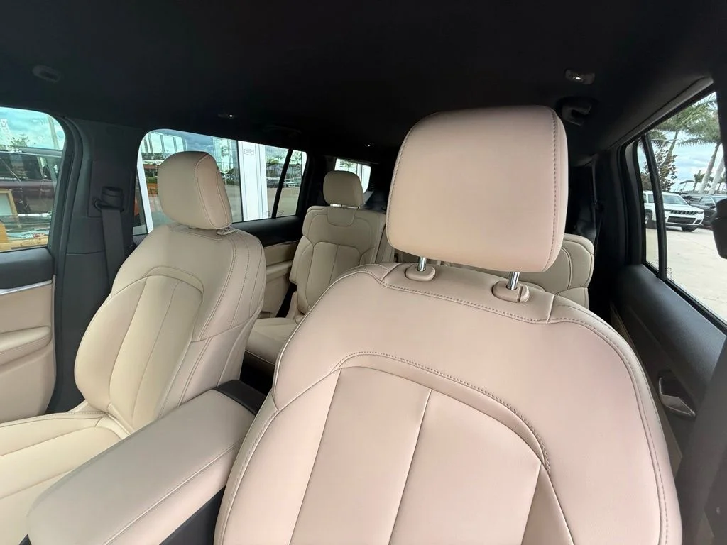 New 2026 Velvet Red Pearl-Coat Exterior Paint Jeep Limited image 21