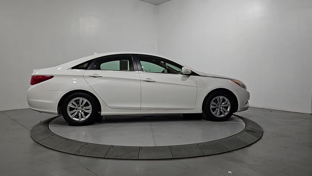 Used 2012 White Hyundai GLS image 7