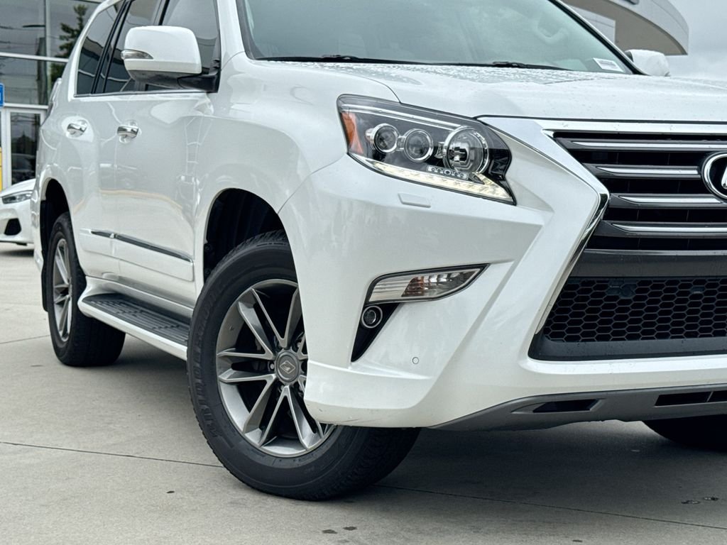 Used 2018  Lexus 460 image 9