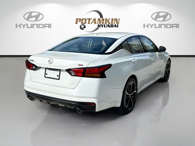 Used 2024 White Nissan 2.5 SR image 5