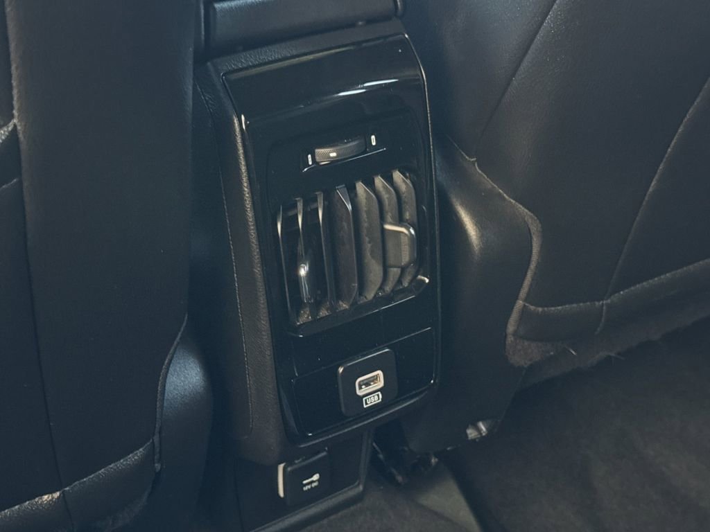 Used 2024 White Jeep Latitude image 13