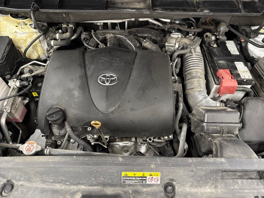 Used 2022 Beige Toyota XLE image 12