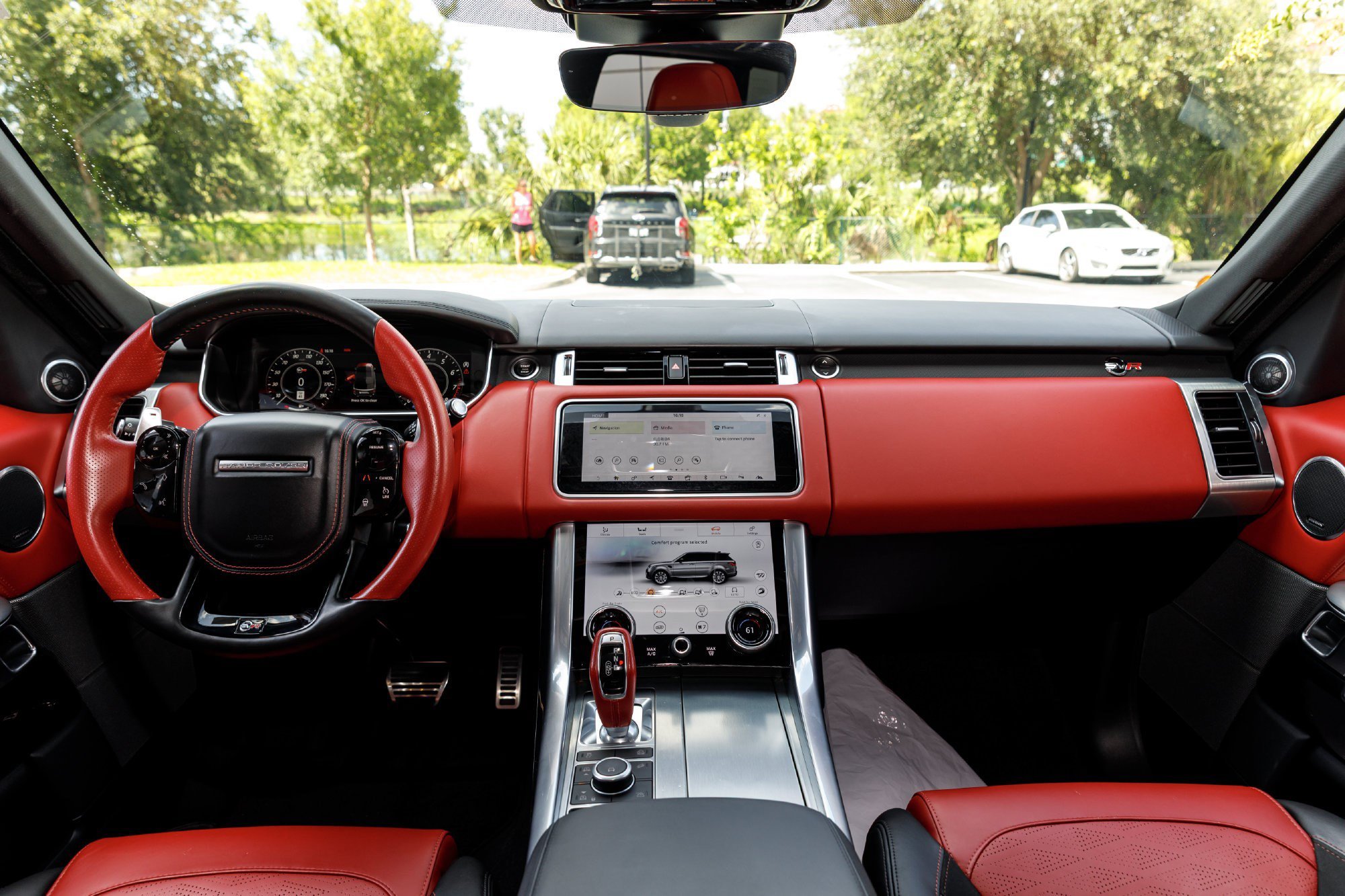Used 2022 Black Land Rover SVR image 9