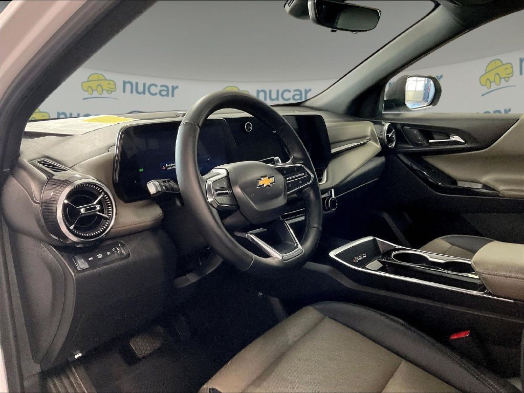 Used 2025 White Chevrolet LT image 8