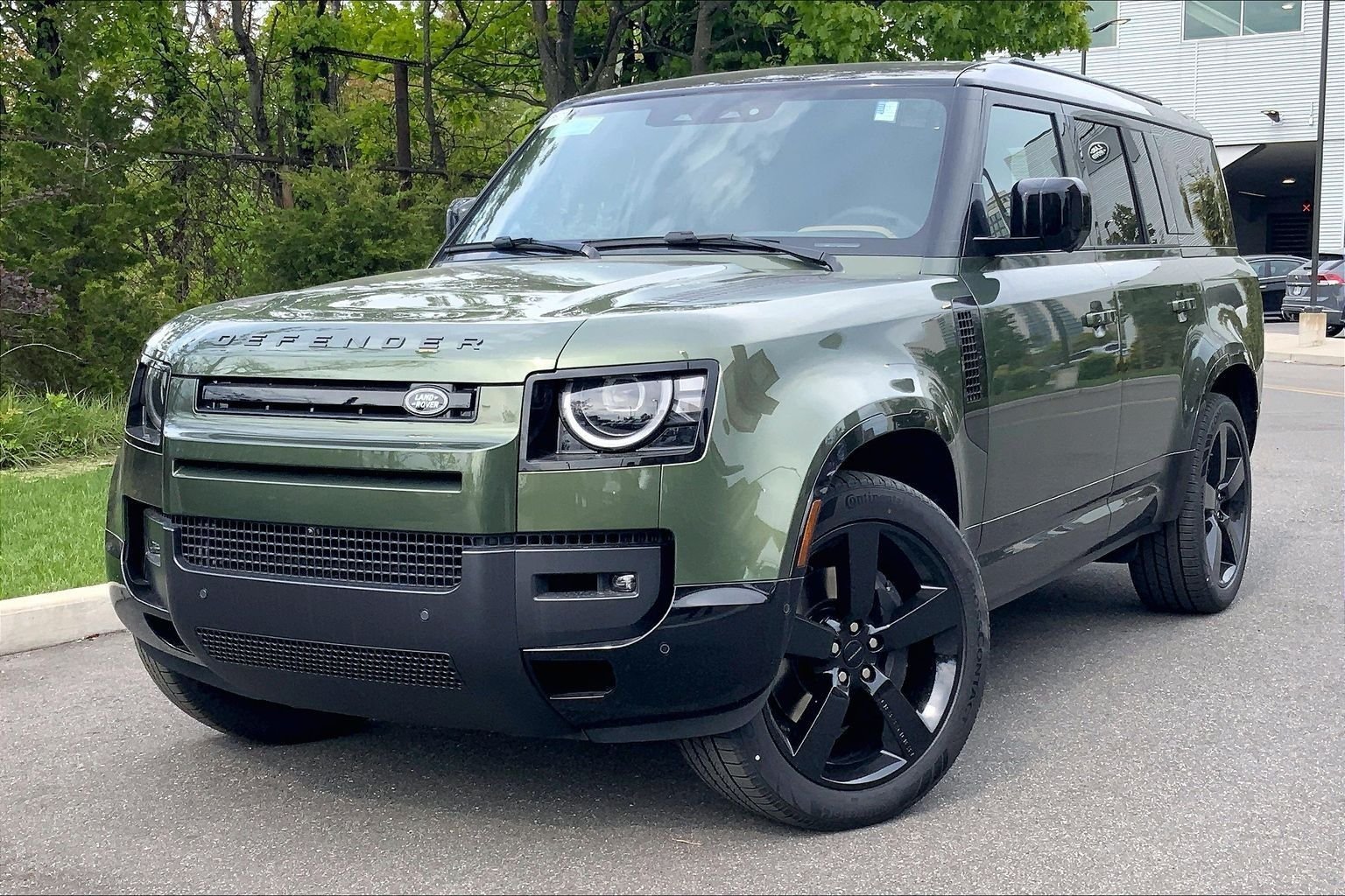 New 2026 Woolstone Green LAND ROVER X-Dynamic SE image 1