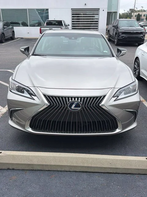Used 2021 Silver Lexus ES 300h Luxury image 9