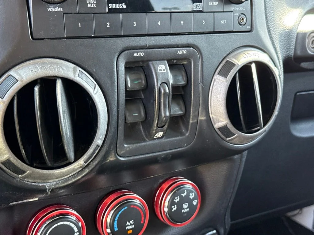 Used 2013 Bright White Jeep Unlimited Sport image 29