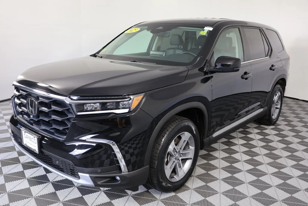 Used 2025 Black Honda EX-L image 4