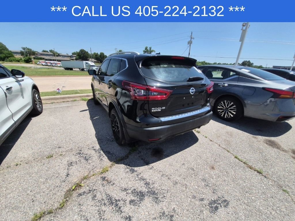 Used 2022  Nissan SL image 7