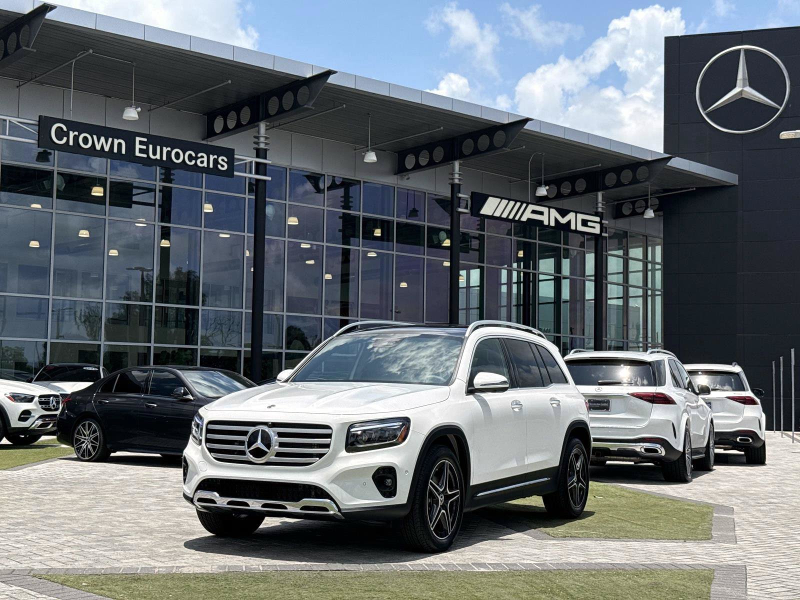 New 2026 Polar White Mercedes-Benz 250 SUV image 1