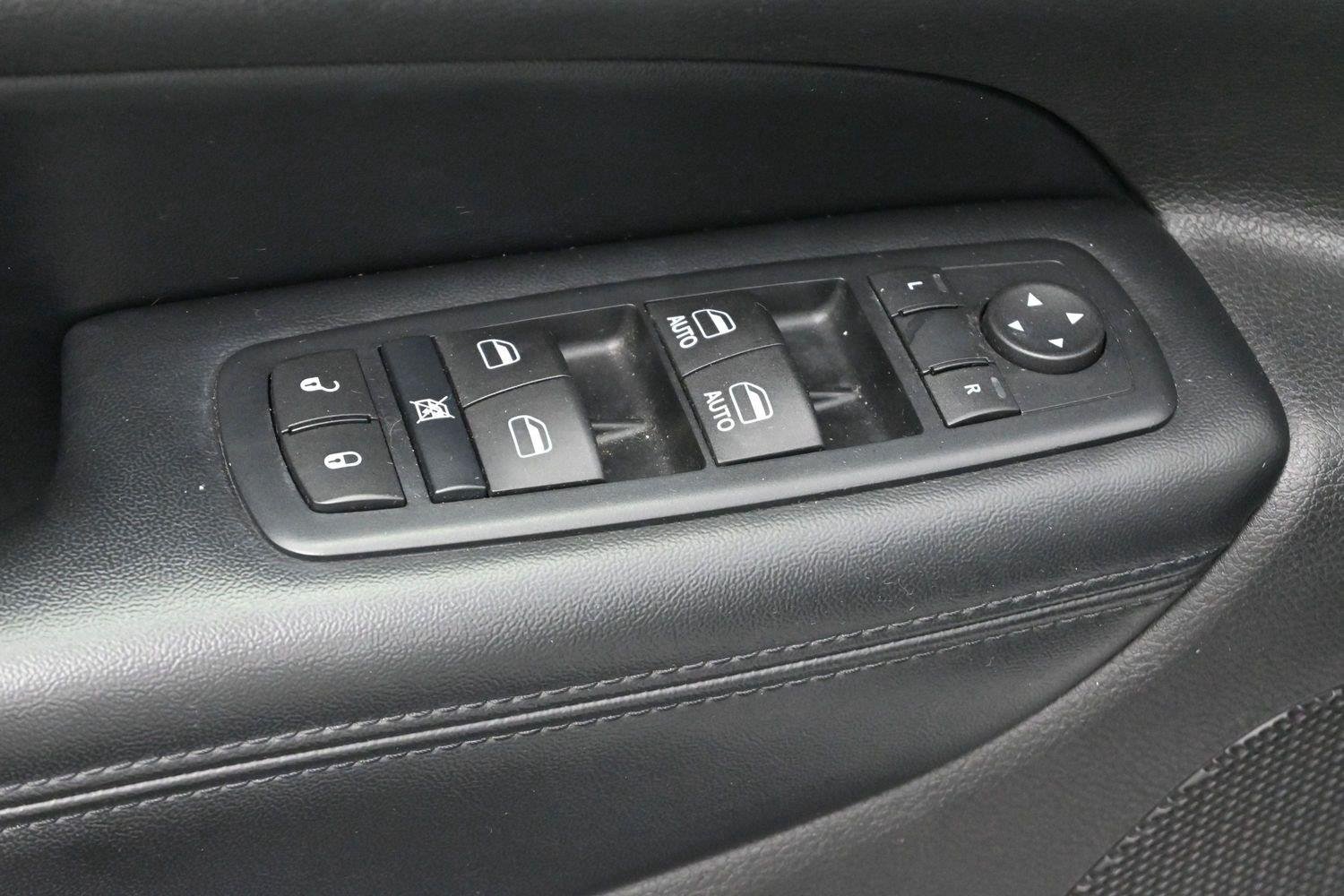 Used 2016 Bright White Clearcoat Jeep Laredo image 11