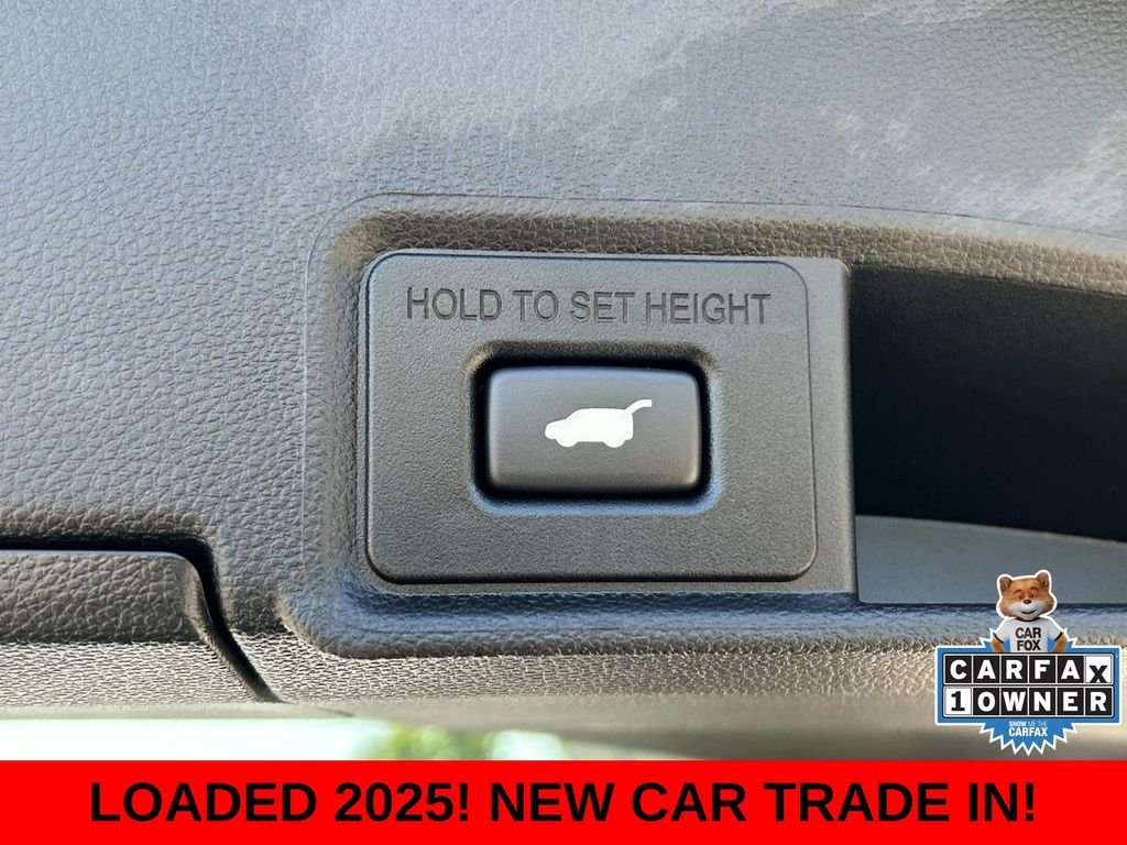 Used 2025  Acura Base image 12