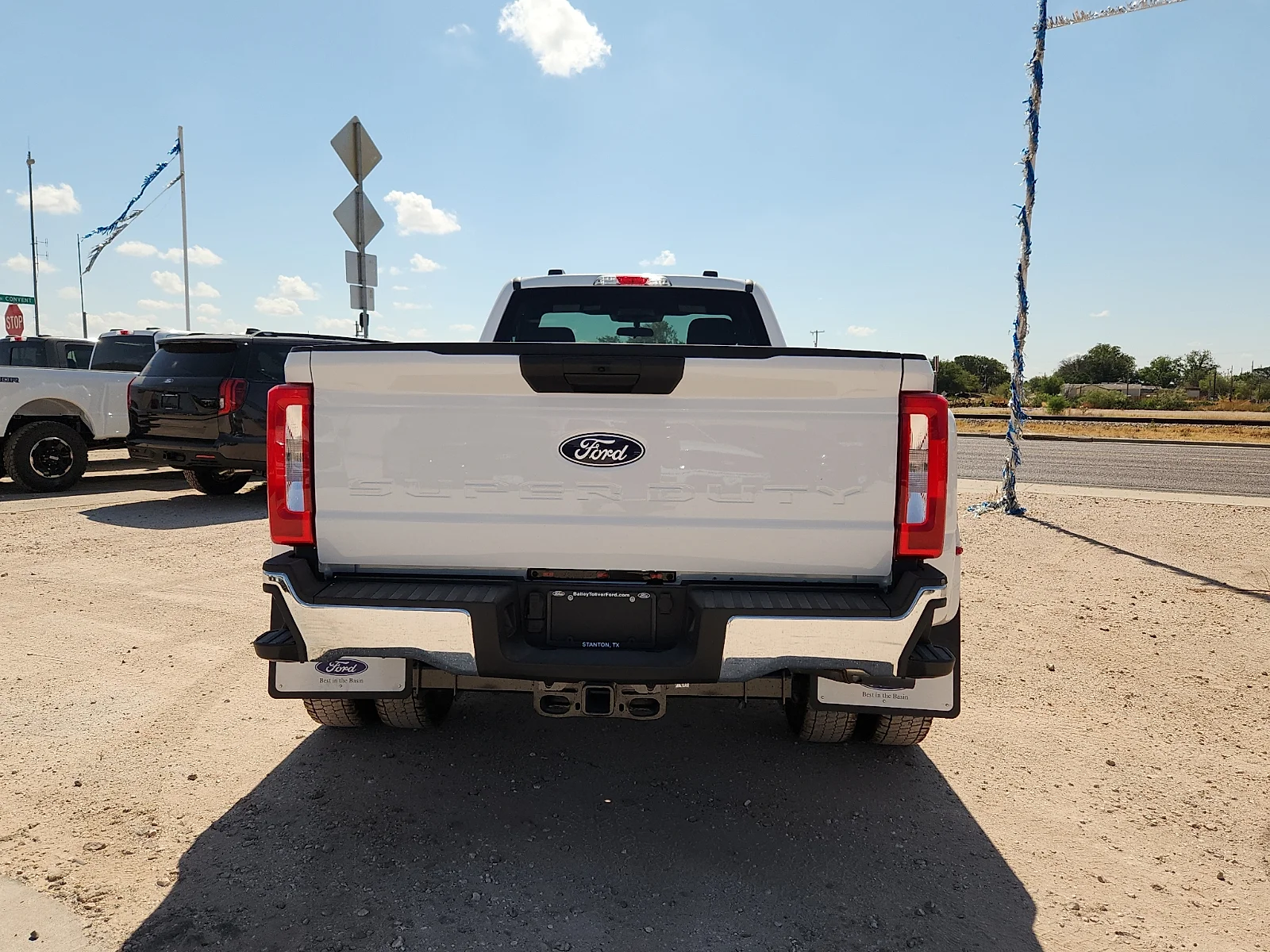 New 2027 Oxford White Ford XLT image 6