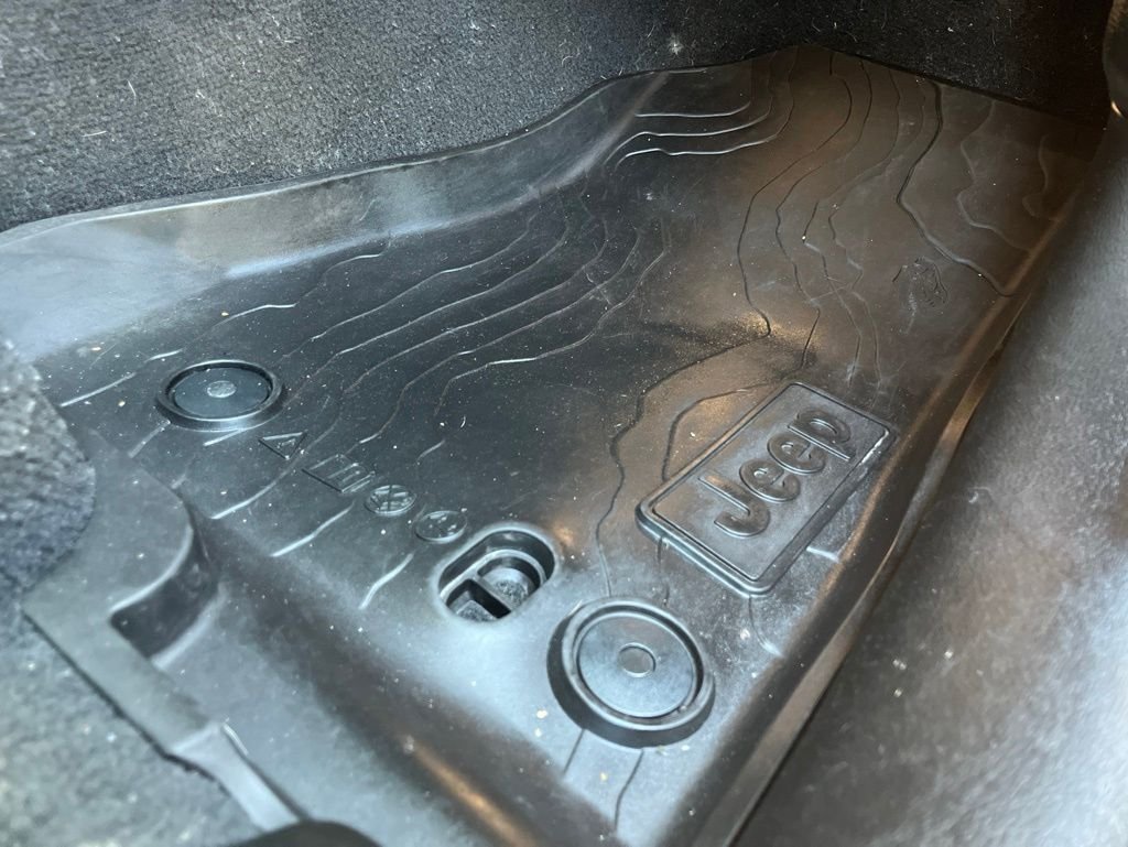 Used 2022 Silver Jeep Rubicon image 37