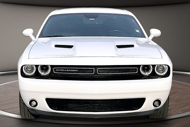 Used 2022 White Dodge SXT image 3