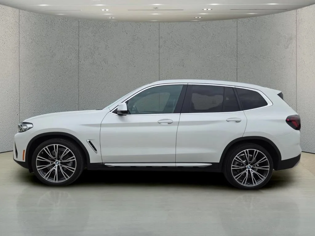 Used 2024 Mineral White Metallic BMW sDrive30i image 9
