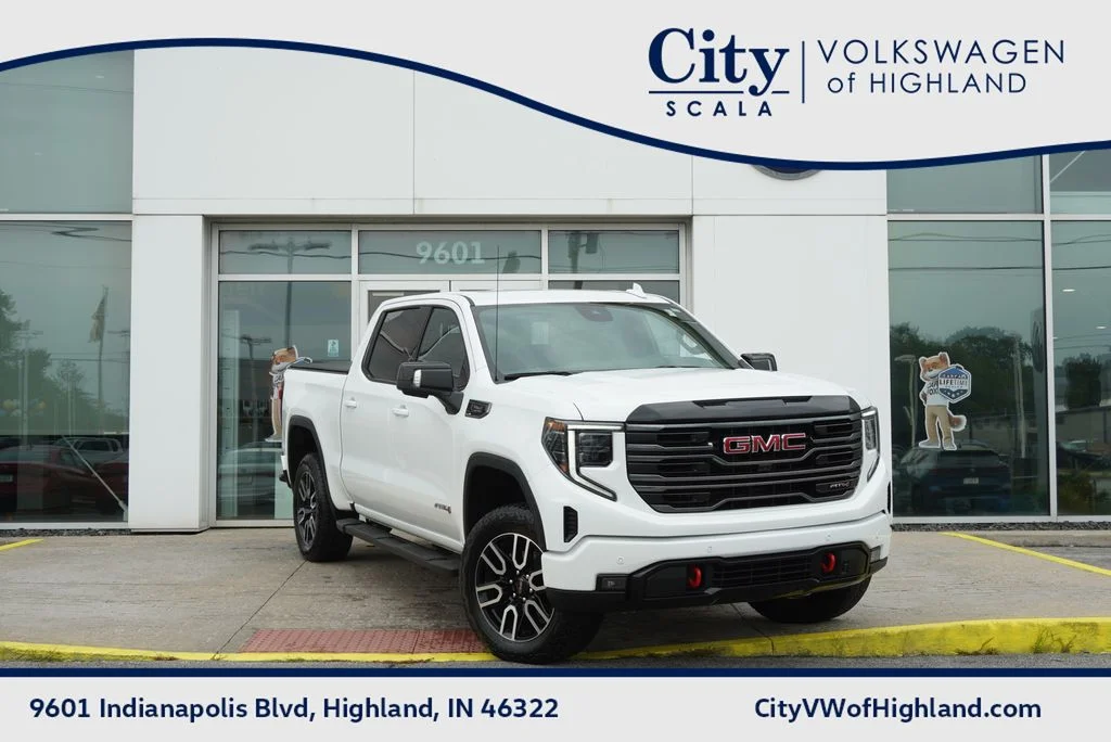 Used 2025 White GMC AT4 image 1