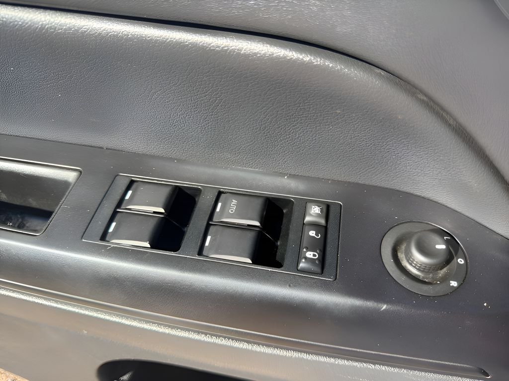 Used 2015 Granite Crystal Metallic Clearcoat Jeep Latitude image 24