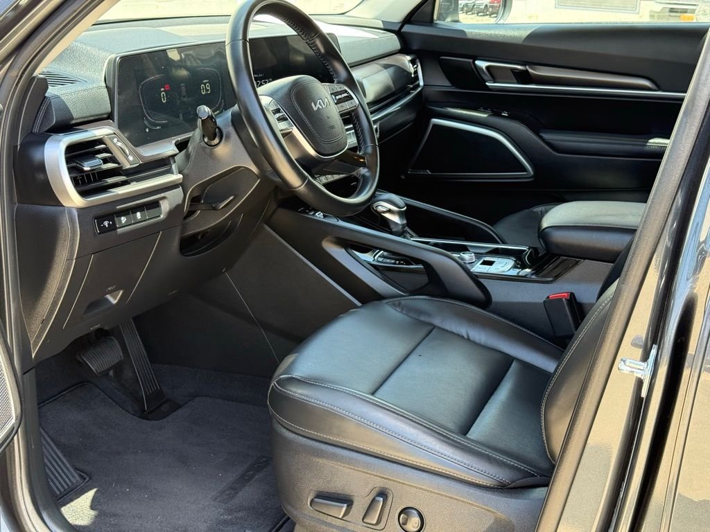 Certified Used 2023 Gravity Gray Kia S image 6