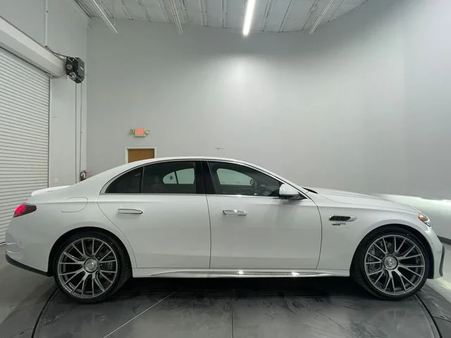 New 2026 MANUFAKTUR Moonlight Whit Mercedes-Benz E 53 AMG® image 14