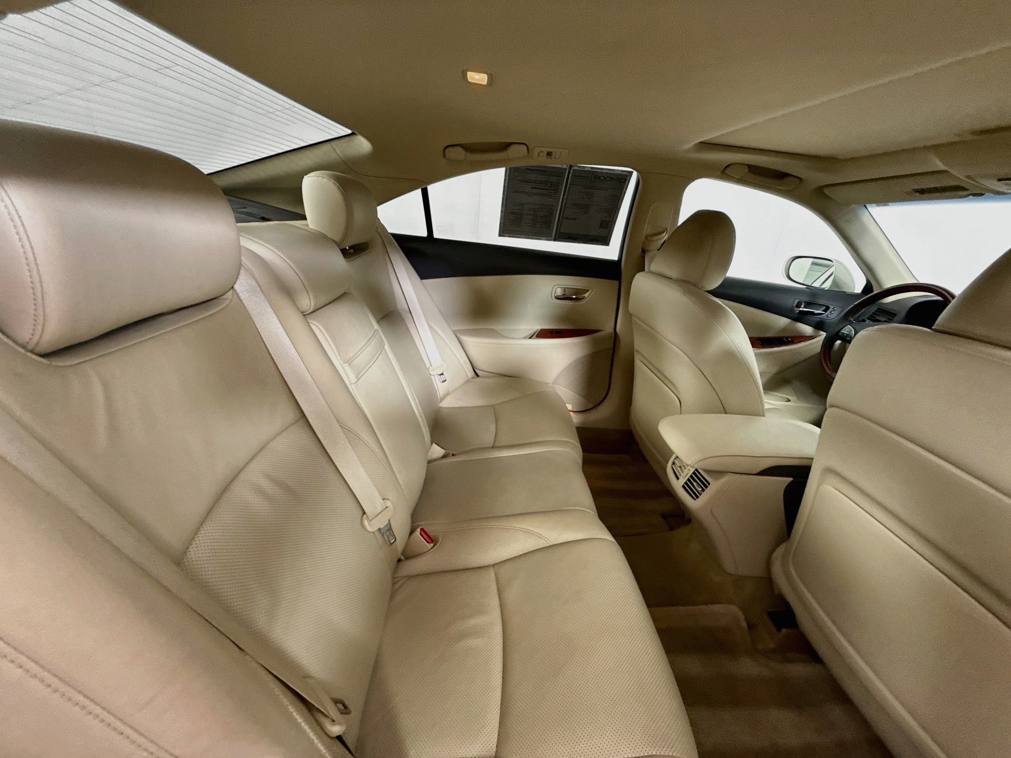 Used 2011 Satin Cashmere Metallic Lexus Base image 26