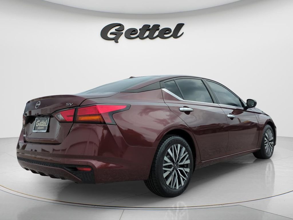 Used 2024  Nissan 2.5 SV image 5