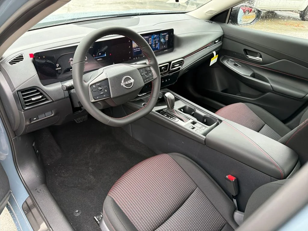 New 2026 Atlantic Gray Metallic / Super Black Two-tone Nissan SR image 14