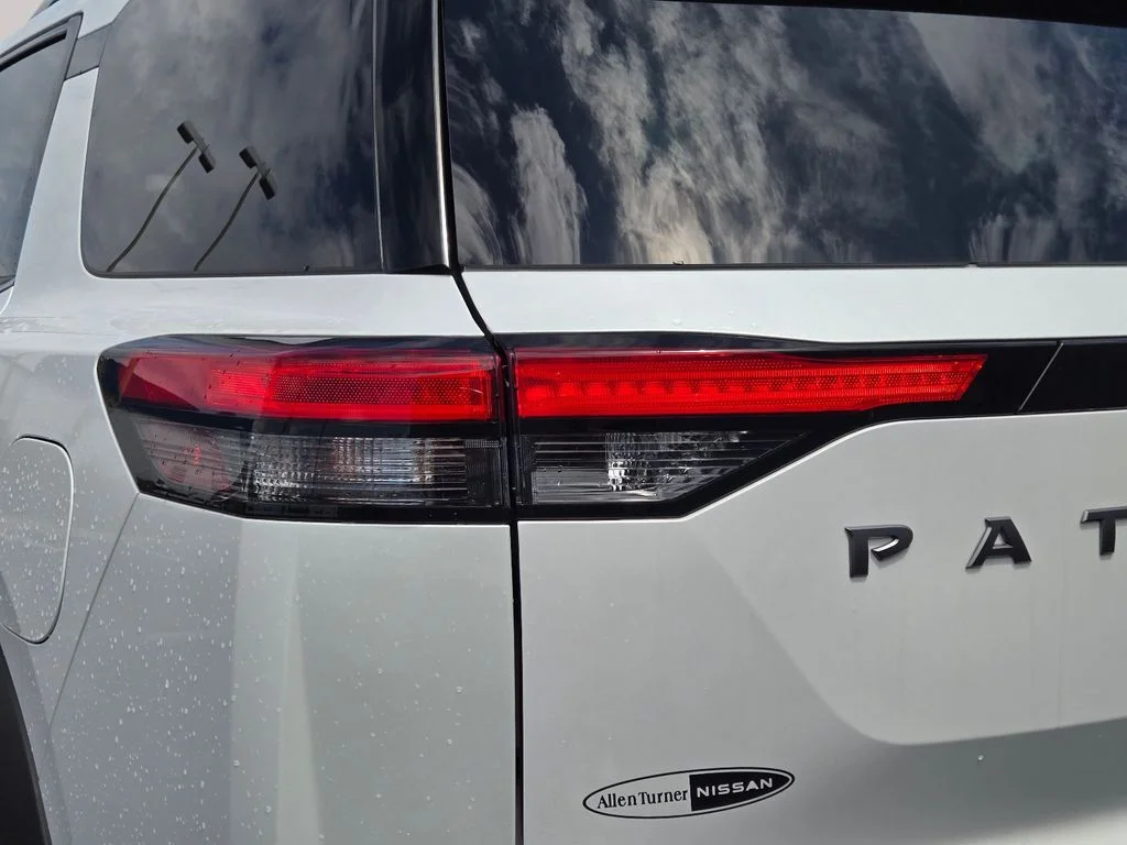 2026 Nissan Pathfinder SV - Photo 9