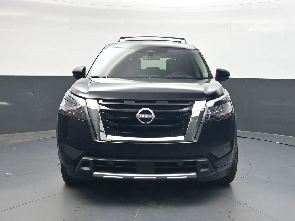Used 2025 Black Nissan Platinum image 13