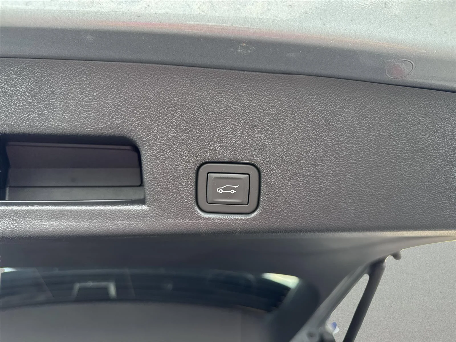 Used 2026 Sterling Metallic GMC Elevation image 35