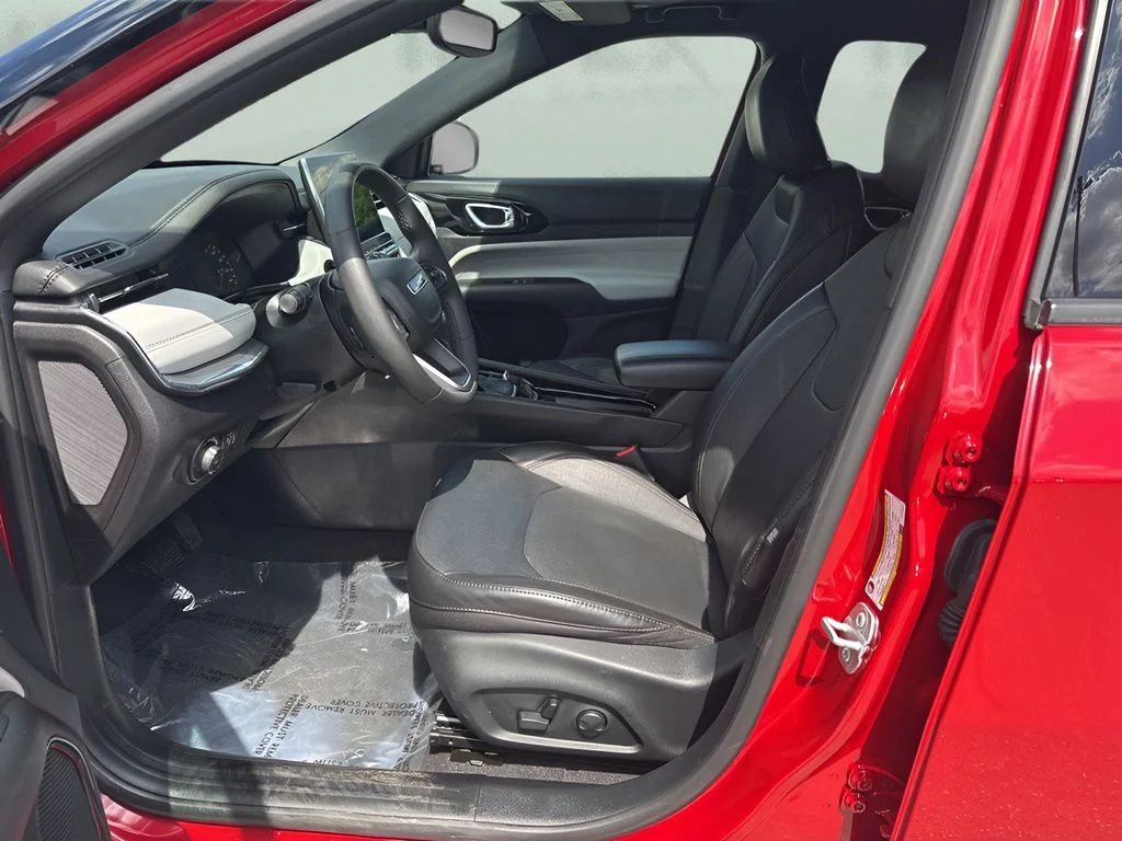 Used 2023 Red Jeep Limited image 9